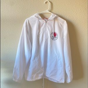 Super Bright White Windbreaker 🤍
Rose detailing on the front & back✨🌹
